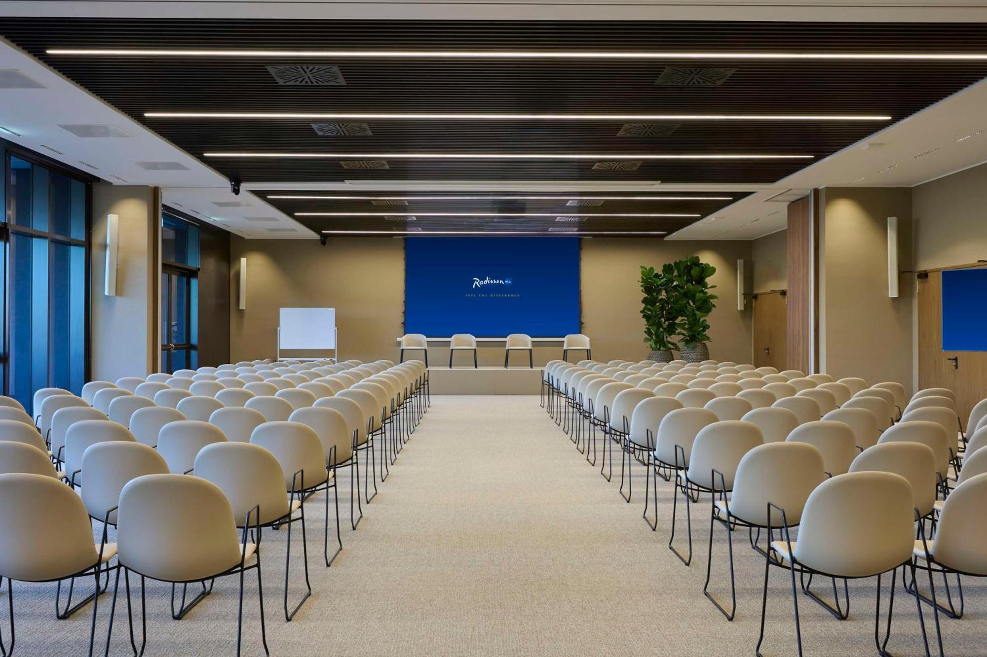 Radisson Blu Hotel, Bergamo Choruslife Exterior photo